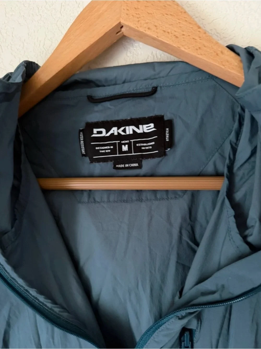 Dakine lightweight hooded